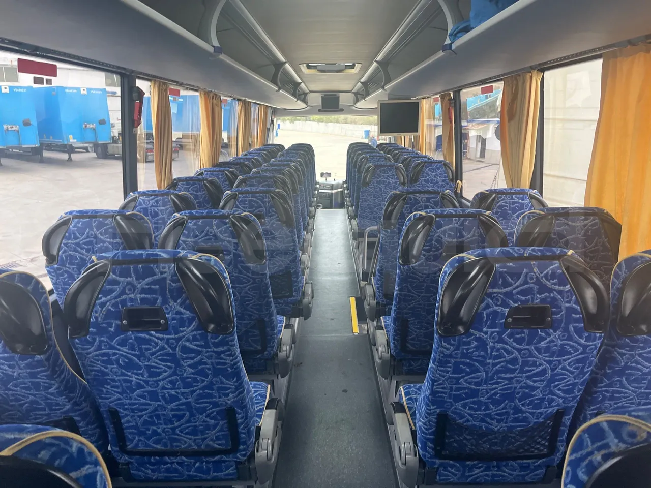 Neoplan Tourliner N2216 SHD - Euro4 - 324kW - 12mt - forward view middle aisle