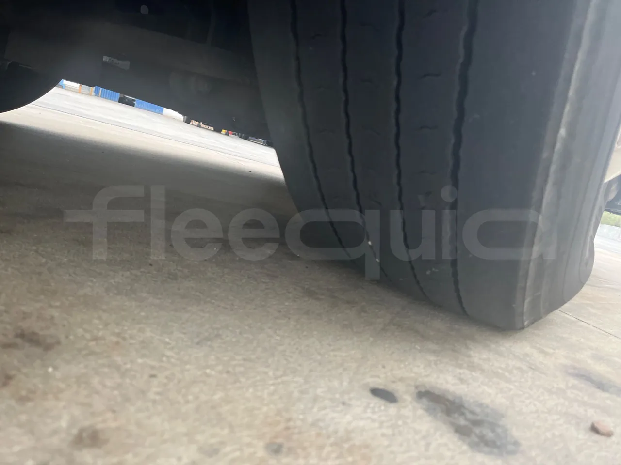 Neoplan Tourliner N2216 SHD - Euro4 - 324kW - 12mt - tread condition front tires right