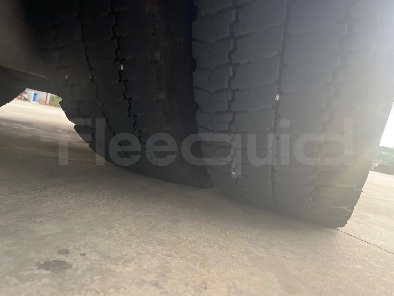 Neoplan Tourliner N2216 SHD - Euro4 - 324kW - 12mt - tread condition second axle tires left