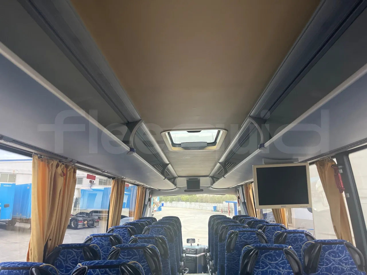 Neoplan Tourliner N2216 SHD - Euro4 - 324kW - 12mt - overhead compartments photo