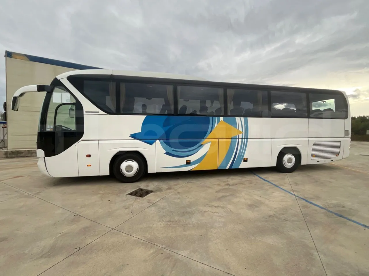 Neoplan Tourliner N2216 SHD - Euro4 - 324kW - 12mt - left side photo