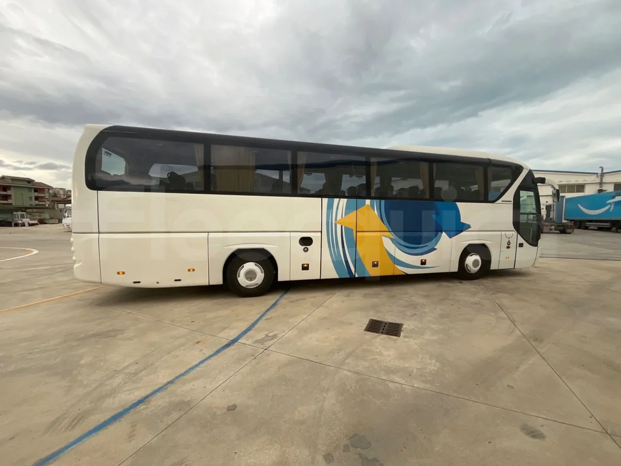 Neoplan Tourliner N2216 SHD - Euro4 - 324kW - 12mt - right side doors closed