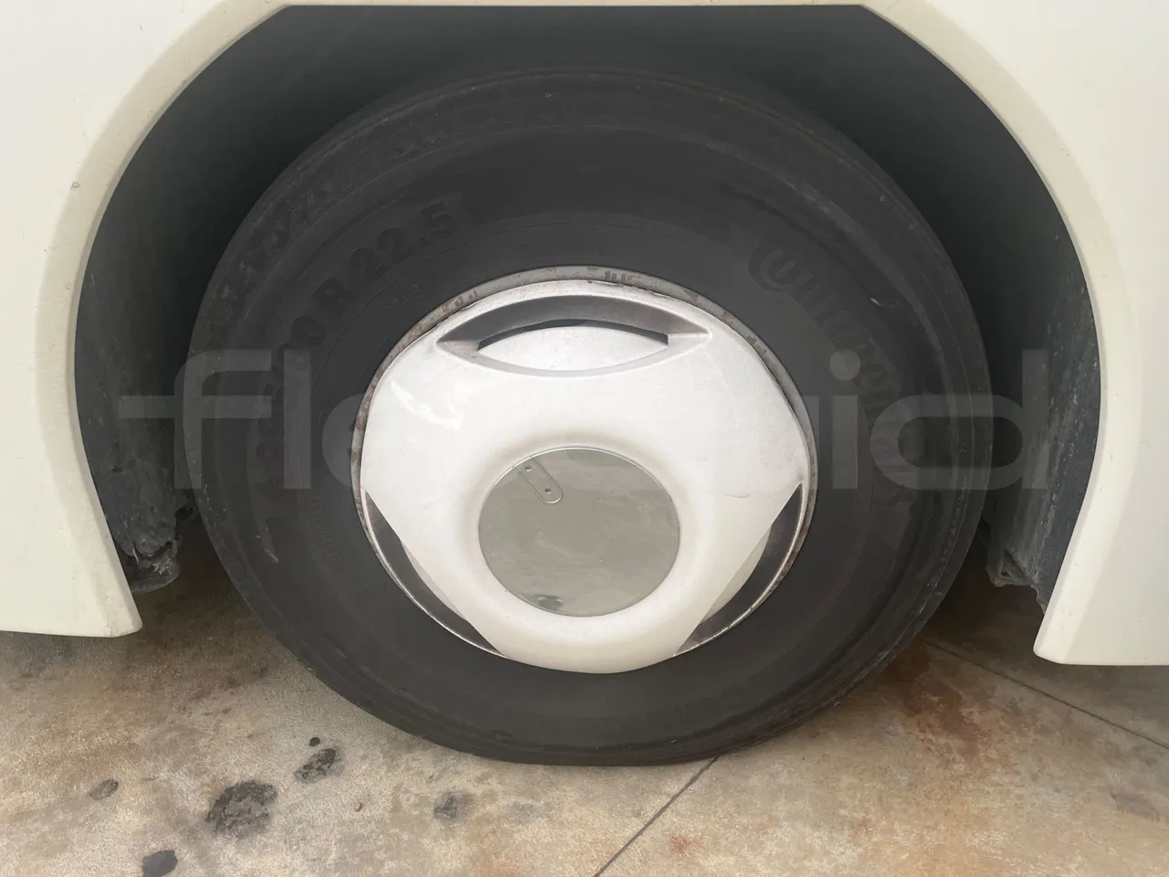 Neoplan Tourliner N2216 SHD - Euro4 - 324kW - 12mt - front left tire measurements