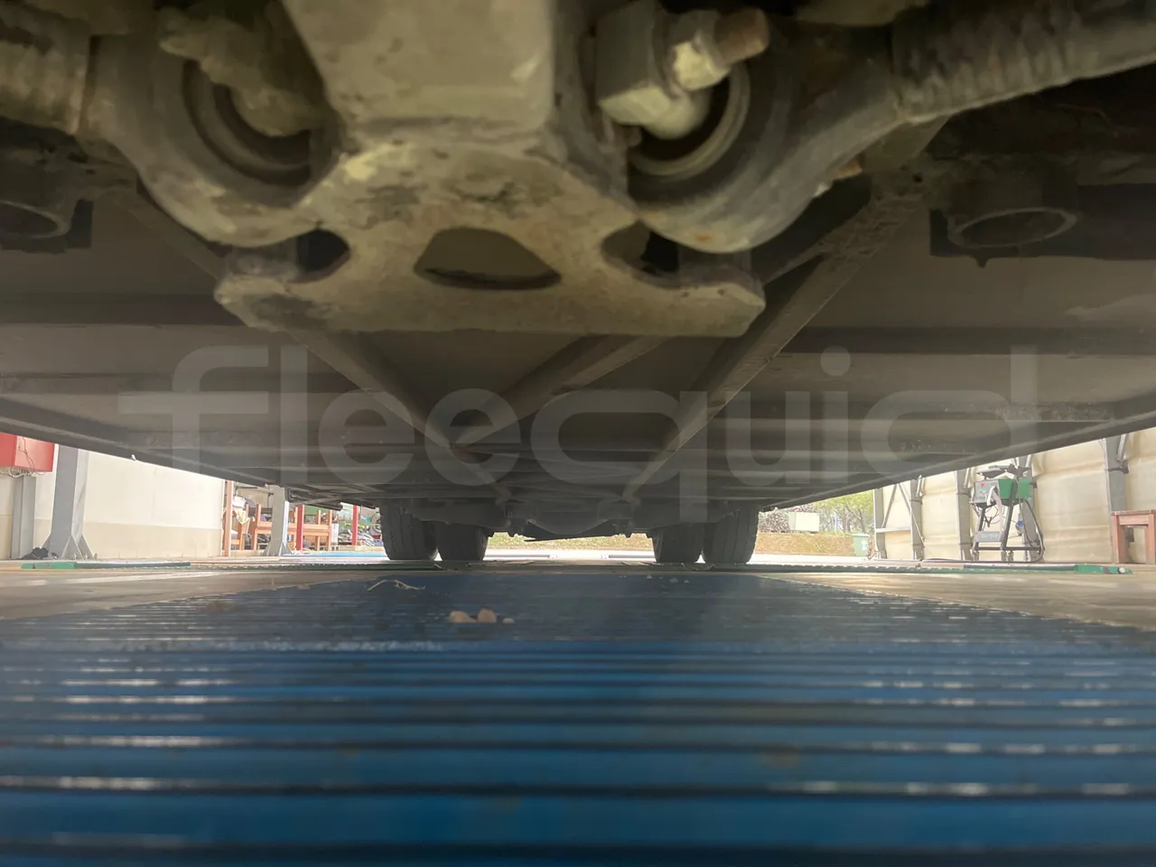 Neoplan Tourliner N2216 SHD - Euro4 - 324kW - 12mt - central undercarriage photo