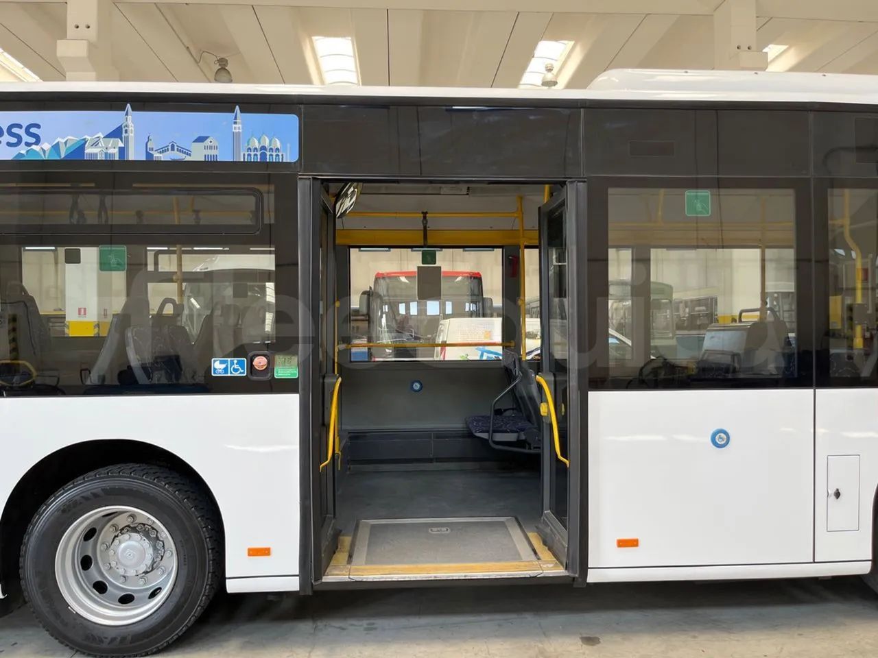Mercedes-Benz Citaro Evobus MB0530/ Euro 5 - 210 Kw - 10,503 Mt - front door 3 open (mandatory for bus to scrap)