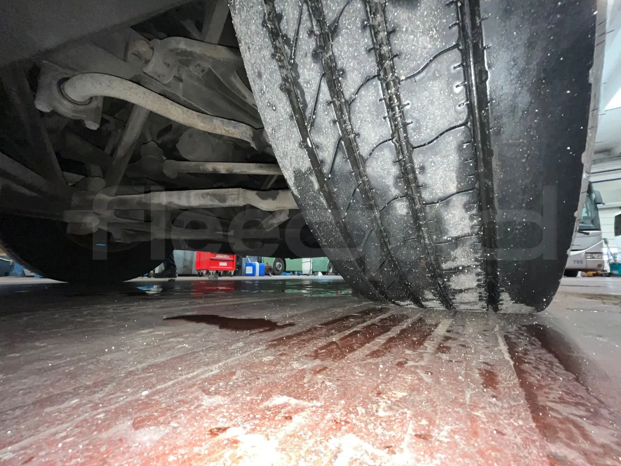 Temsa Safari RD RAT153 - EUR5 - 266kW - 12.200m - tread condition front tires right