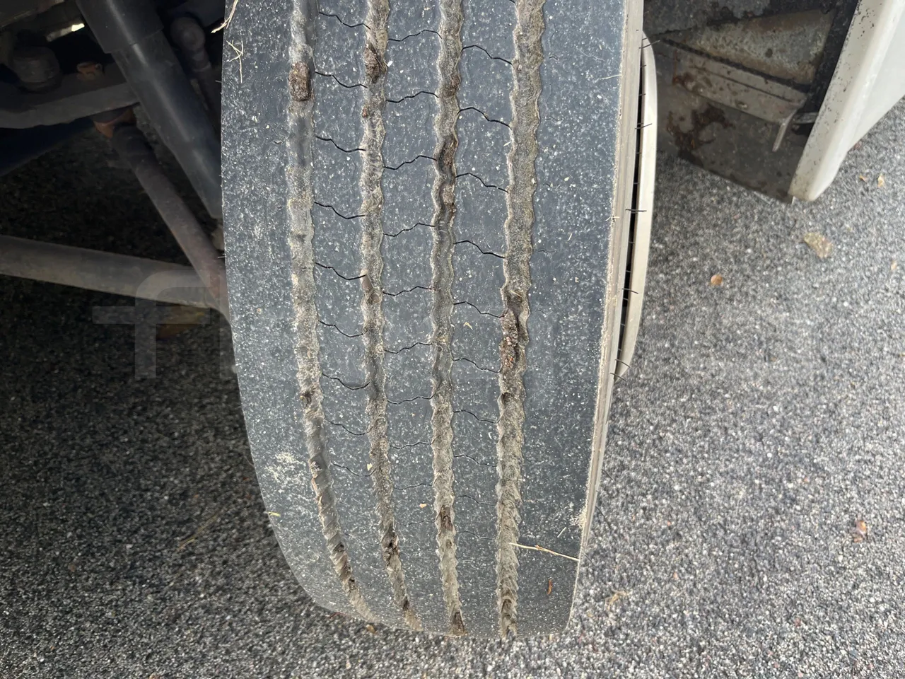 Irisbus Domino Orlandi 2001 397E 12.35 - Euro3 - 259kW - 12mt - tread condition front tires right