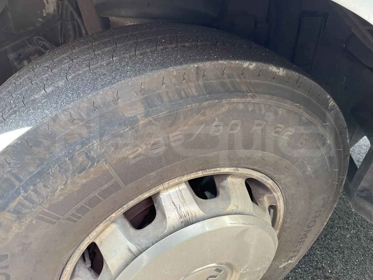 Irisbus Domino Orlandi 2001 397E 12.35 - Euro3 - 259kW - 12mt - front left tire measurements