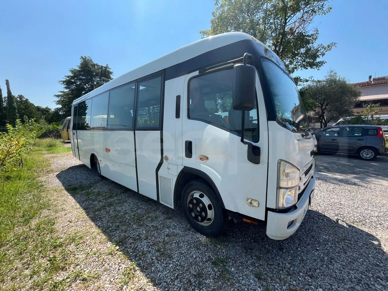 Isuzu P65 P65/ Euro 6 - 110 Kw - 7,900 Mt - 3/4 front right doors (mandatory for bus to scrap)