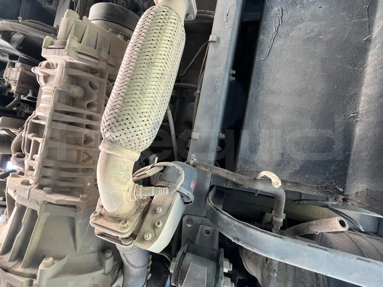 Isuzu P65 P65/ Euro 6 - 110 Kw - 7,900 Mt - axel 2 air springs 1 left