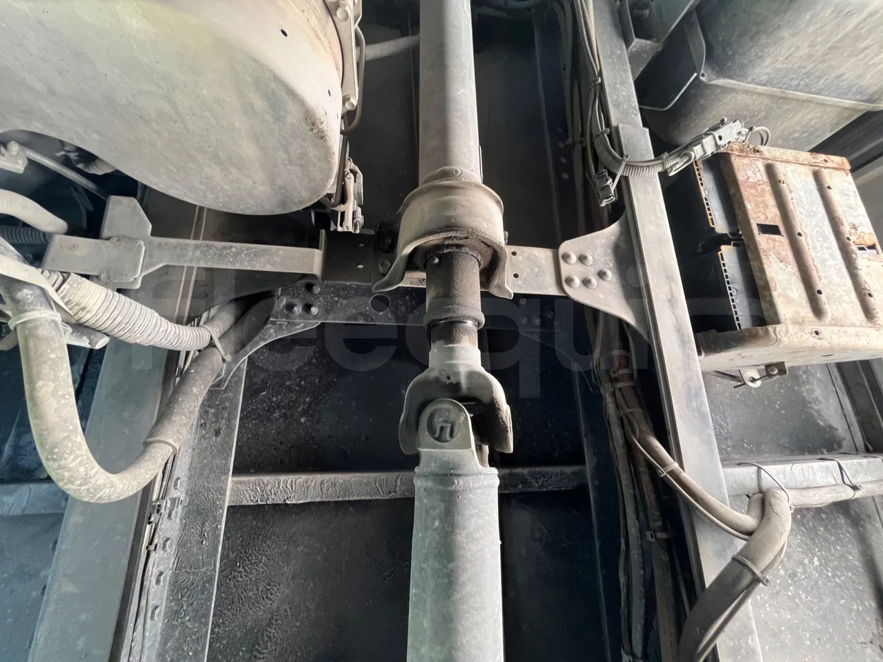 Isuzu P65 P65/ Euro 6 - 110 Kw - 7,900 Mt - axle 2 caliper brakes left