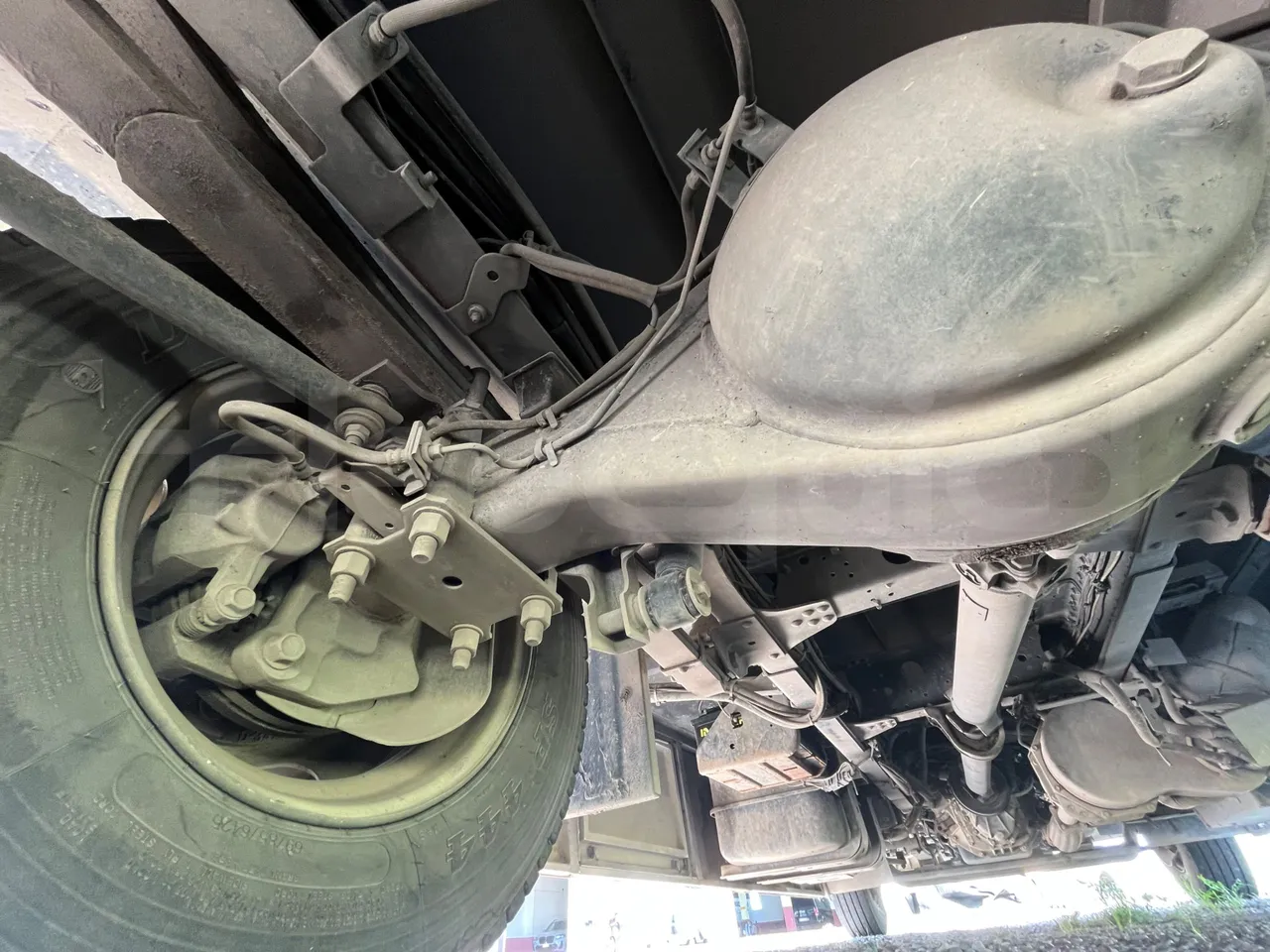 Isuzu P65 P65/ Euro 6 - 110 Kw - 7,900 Mt - axle 2 discs right