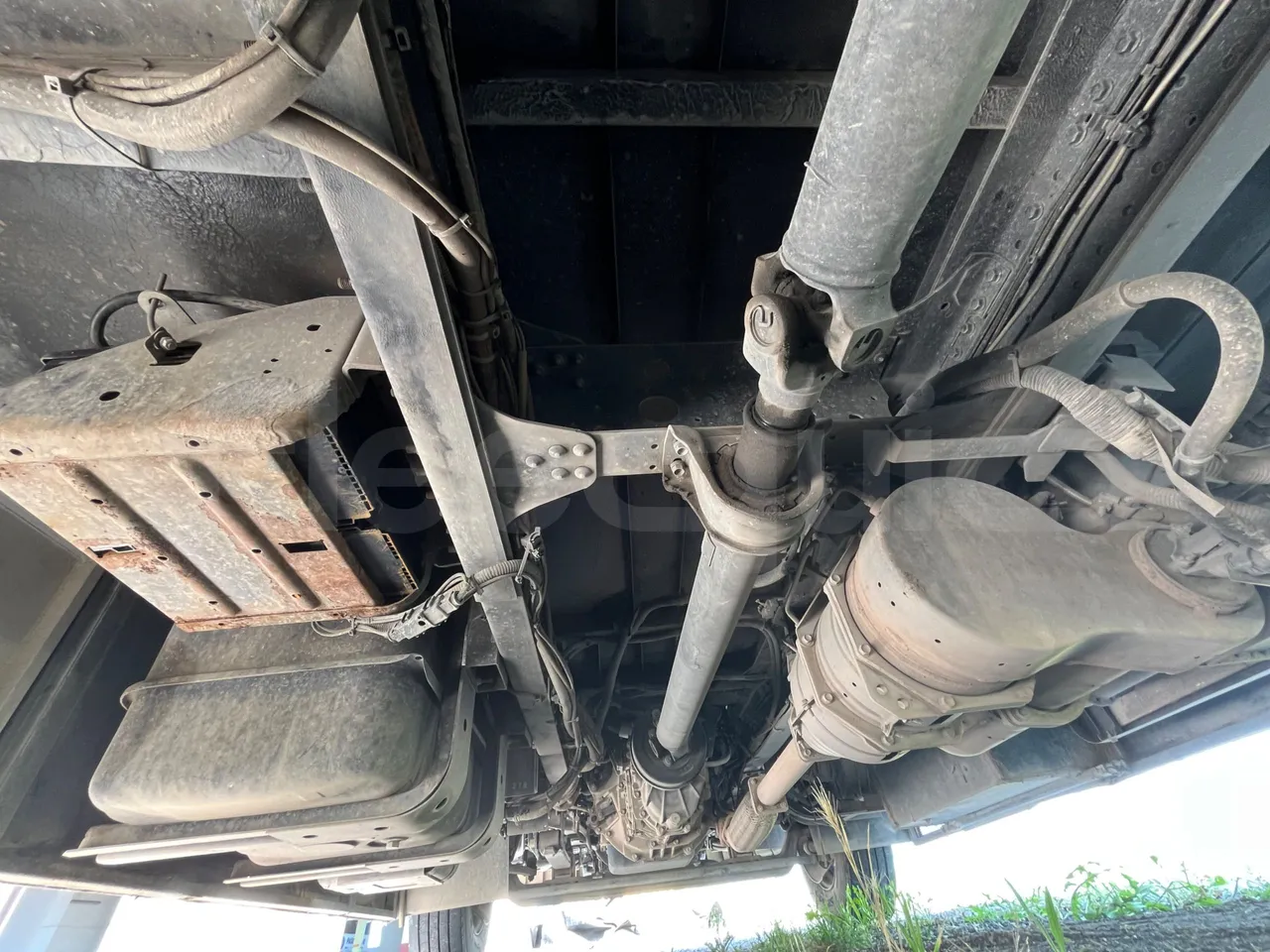 Isuzu P65 P65/ Euro 6 - 110 Kw - 7,900 Mt - front shock absorbers left