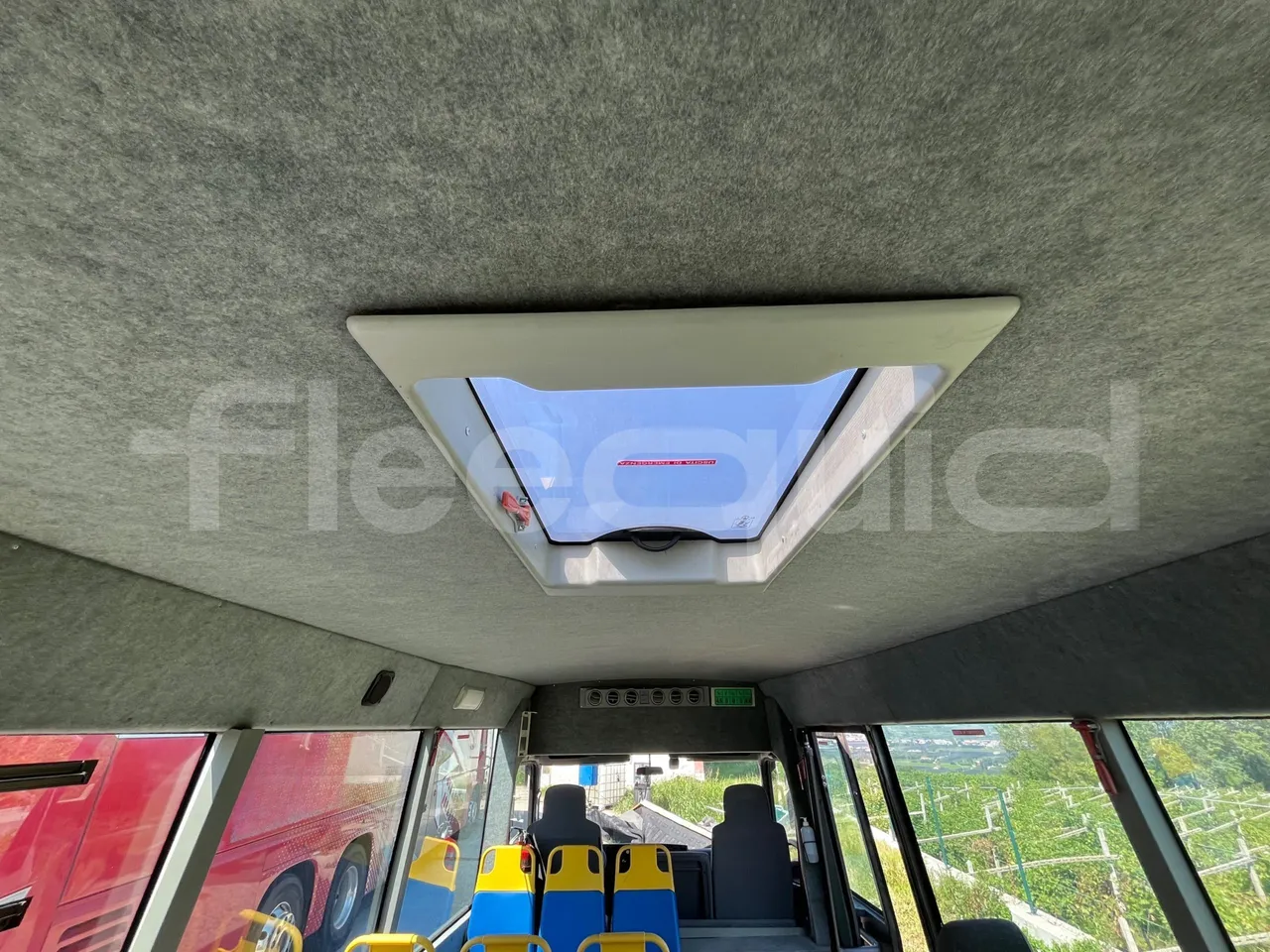 Isuzu P65 P65/ Euro 6 - 110 Kw - 7,900 Mt - forward view middle aisle