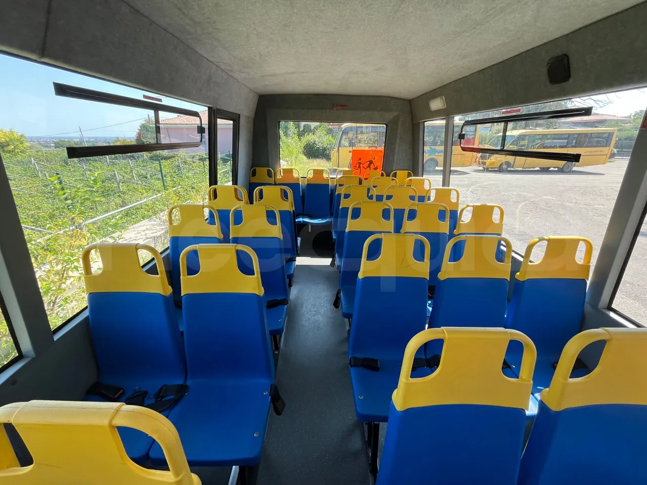 Isuzu P65 P65/ Euro 6 - 110 Kw - 7,900 Mt - forward view all seats last row height