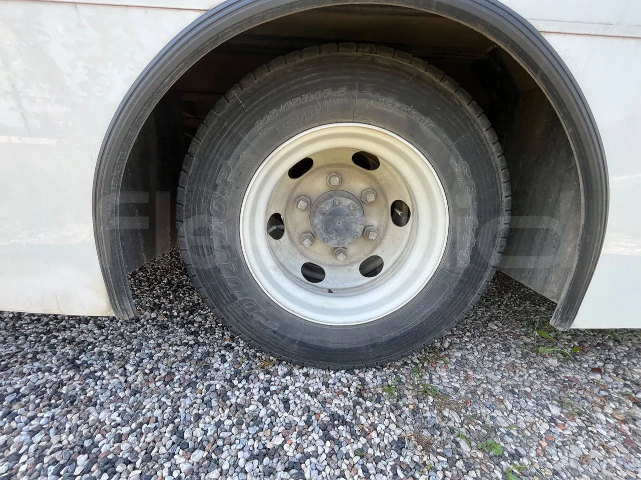 Isuzu P65 P65/ Euro 6 - 110 Kw - 7,900 Mt - tread condition second axle tires left