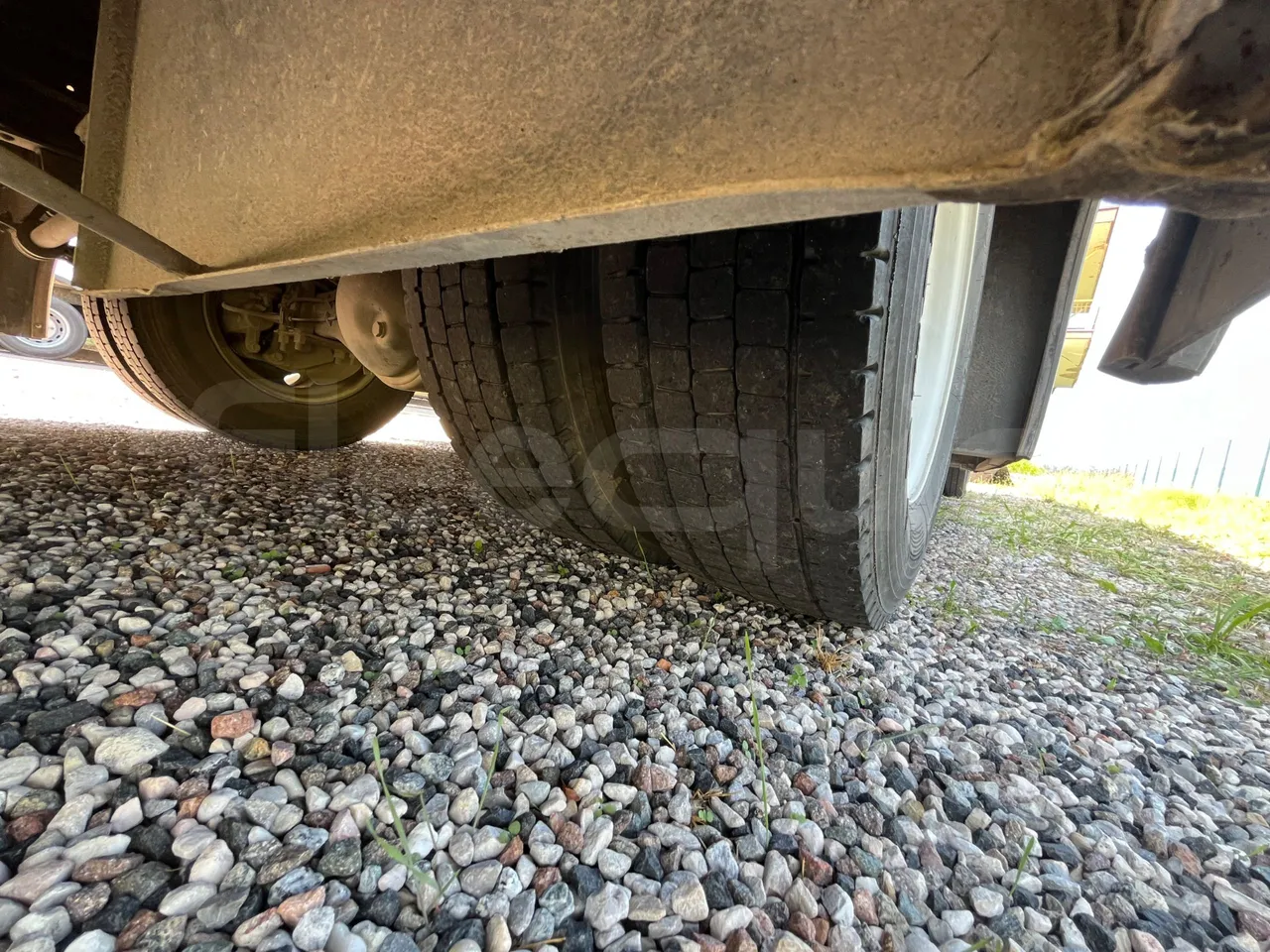 Isuzu P65 P65/ Euro 6 - 110 Kw - 7,900 Mt - tread condition second axle tires right