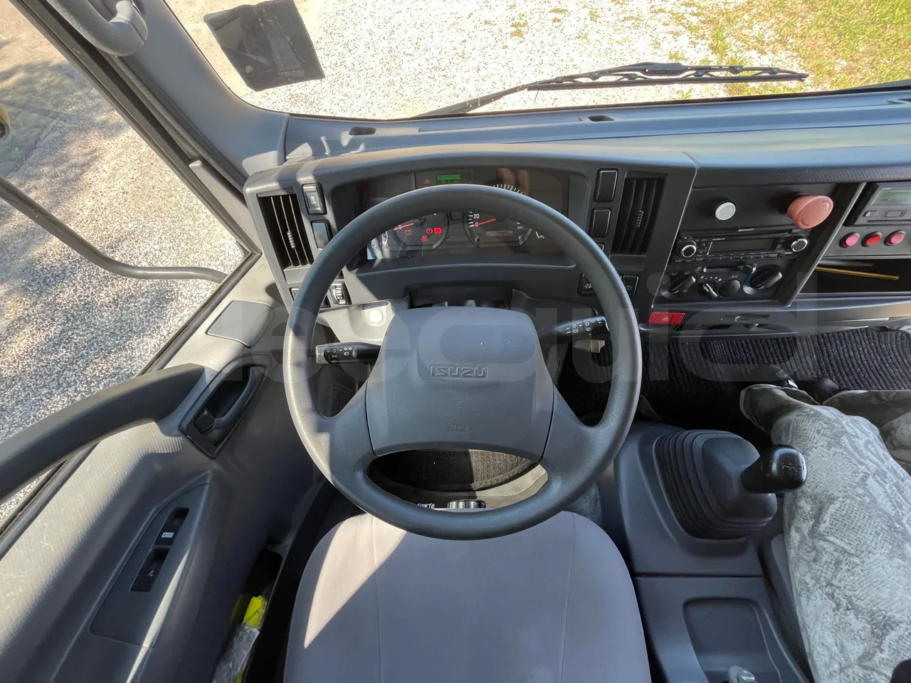Isuzu P65 P65/ Euro 6 - 110 Kw - 7,900 Mt - steering wheel photo