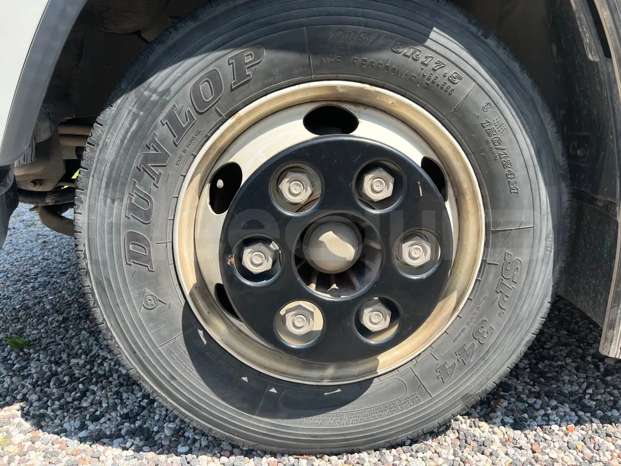 Isuzu P65 P65/ Euro 6 - 110 Kw - 7,900 Mt - front left tire measurements