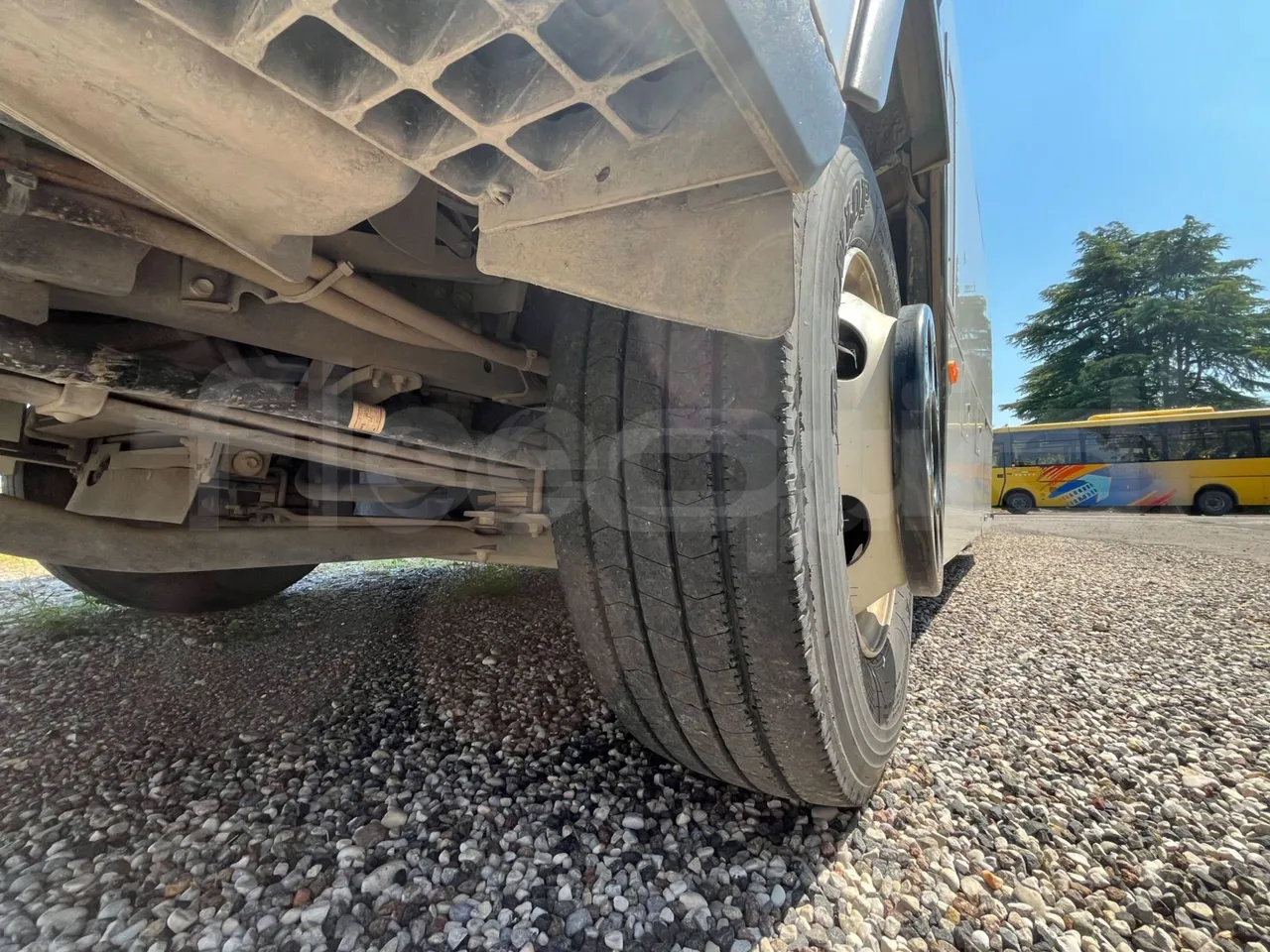Isuzu P65 P65/ Euro 6 - 110 Kw - 7,900 Mt - rear left tire photo
