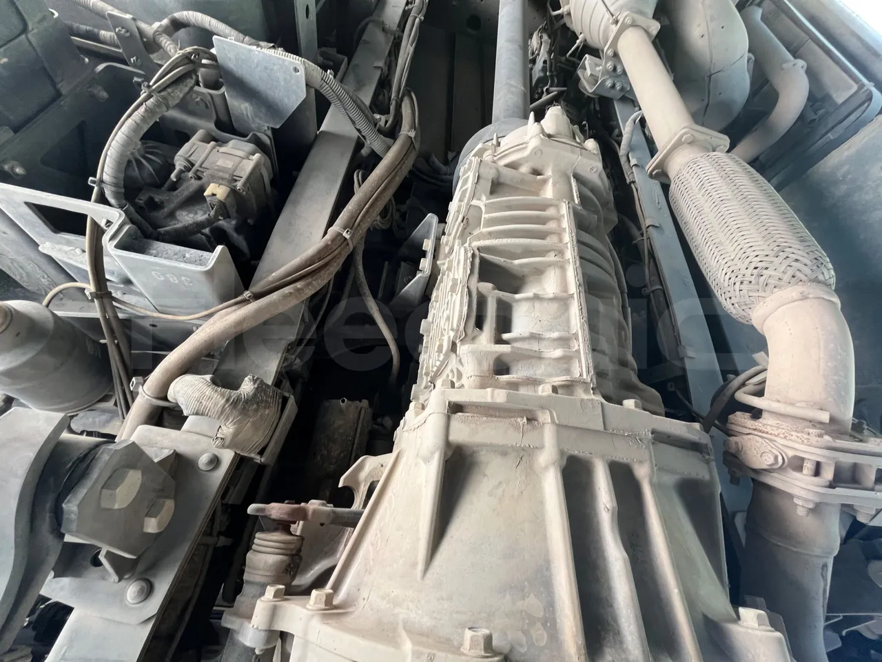 Isuzu P65 P65/ Euro 6 - 110 Kw - 7,900 Mt - front axle left side