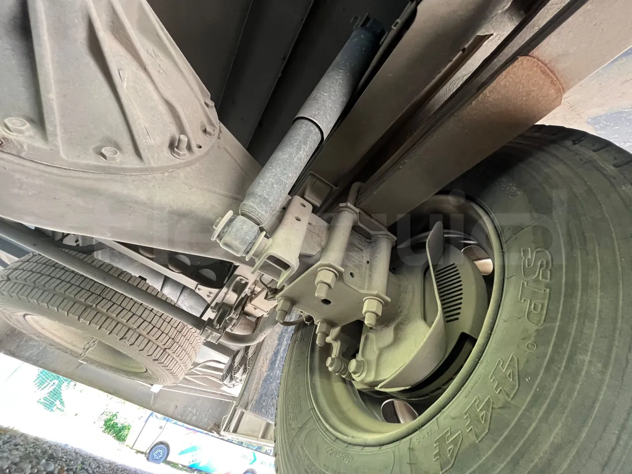 Isuzu P65 P65/ Euro 6 - 110 Kw - 7,900 Mt - central undercarriage photo
