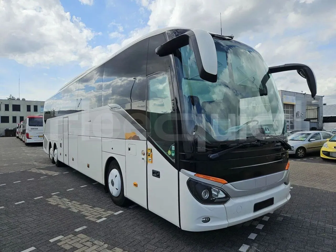 Setra S517 - 3/4 front right doors