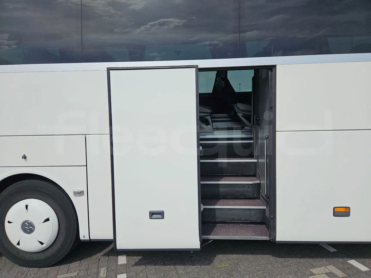 Setra S516 HD/2 - EUR6 - 315kW - 13.12m - front door 2 open