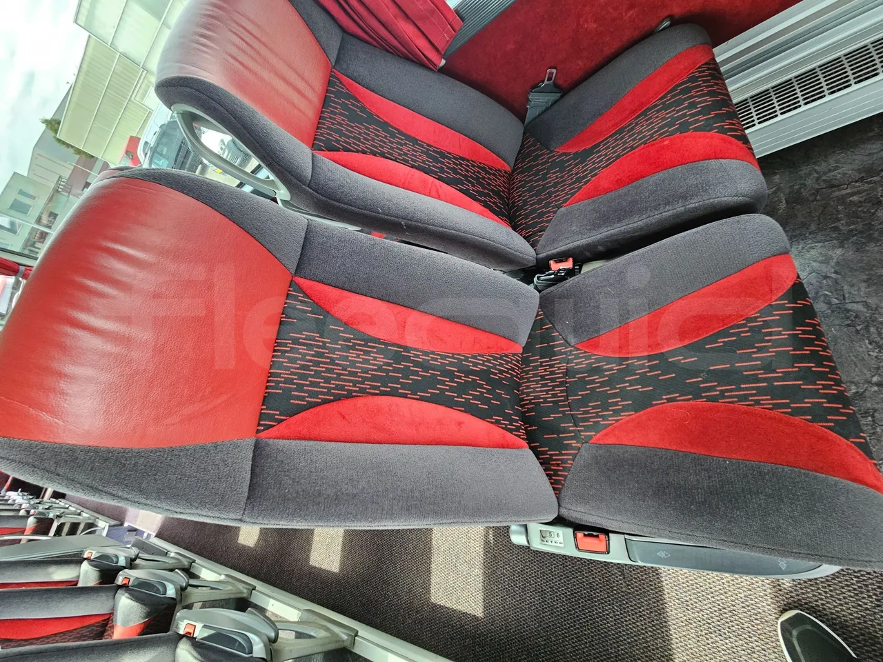 Setra S516 HD/2 - EUR6 - 315kW - 13.12m - single seat detail