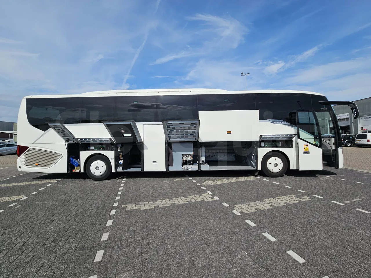 Setra S516 HD/2 - EUR6 - 315kW - 13.12m - external compartments photo