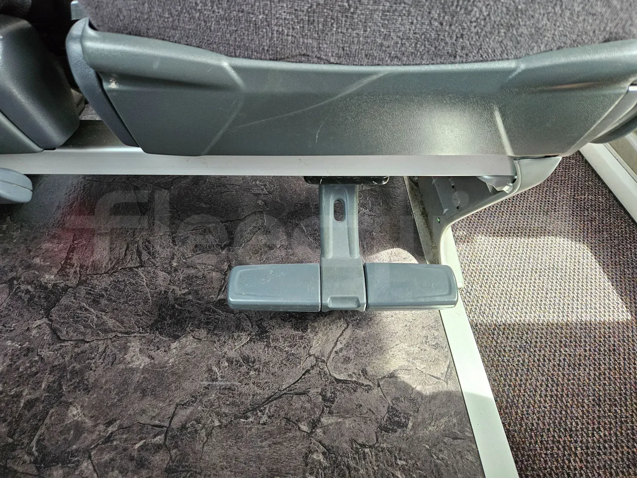 Setra S516 HD/2 - EUR6 - 315kW - 13.12m - footrest detail photo