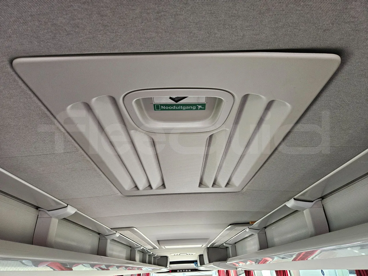 Setra S516 HD/2 - EUR6 - 315kW - 13.12m - roof hatch 2