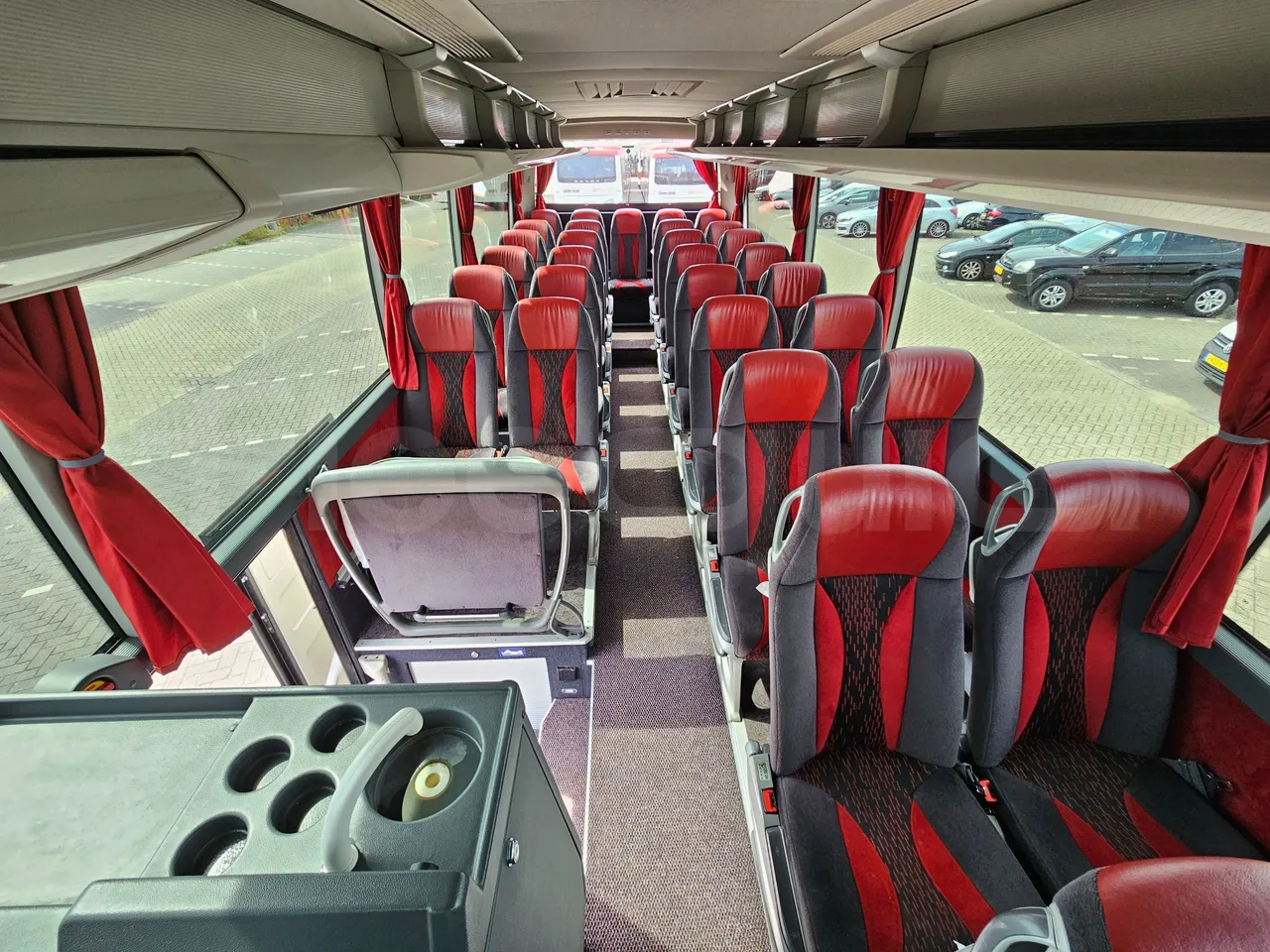 Setra S516 HD/2 - EUR6 - 315kW - 13.12m - reverse view middle aisle