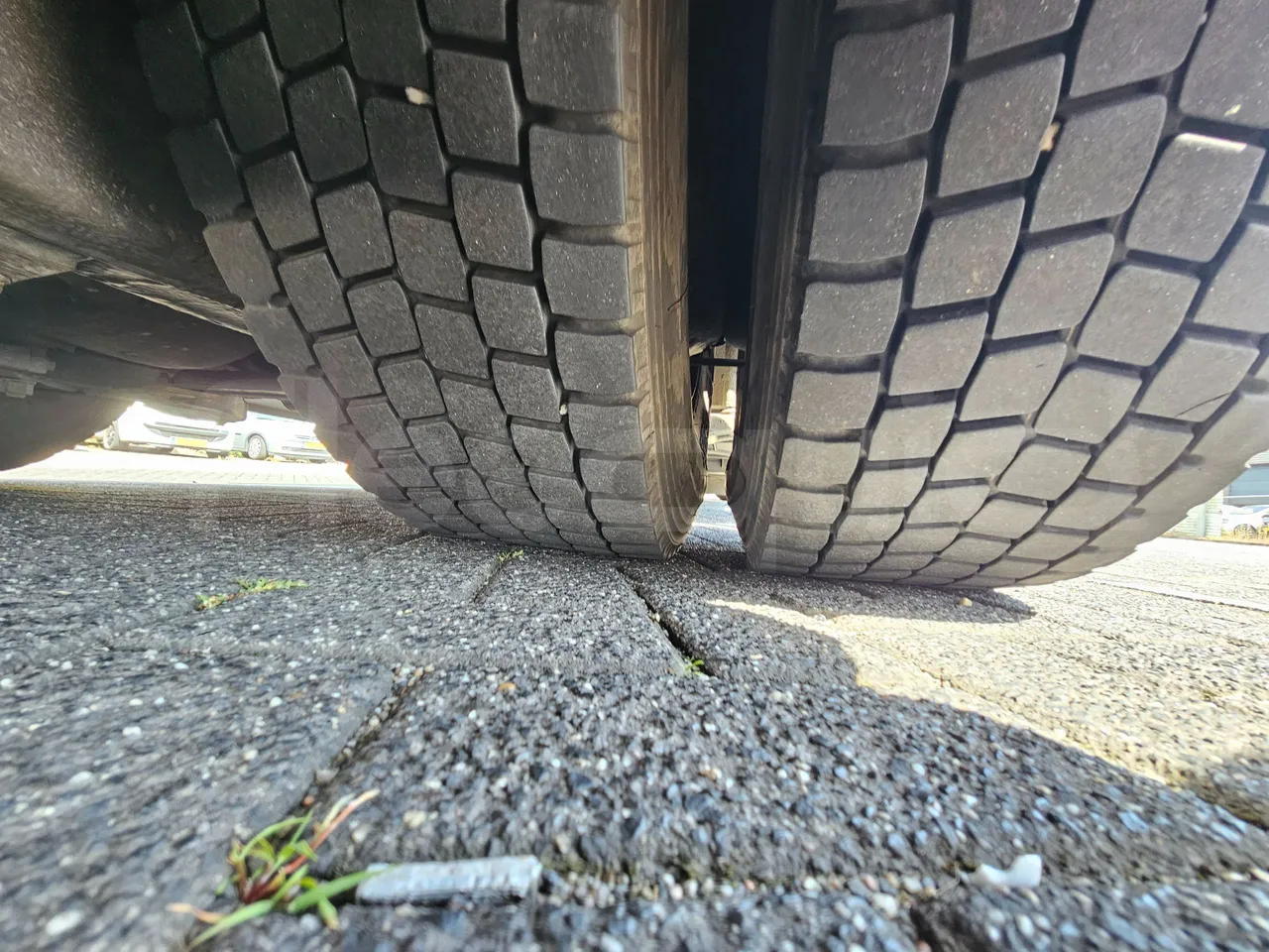 Setra S516 HD/2 - EUR6 - 315kW - 13.12m - tread condition second axle tires right