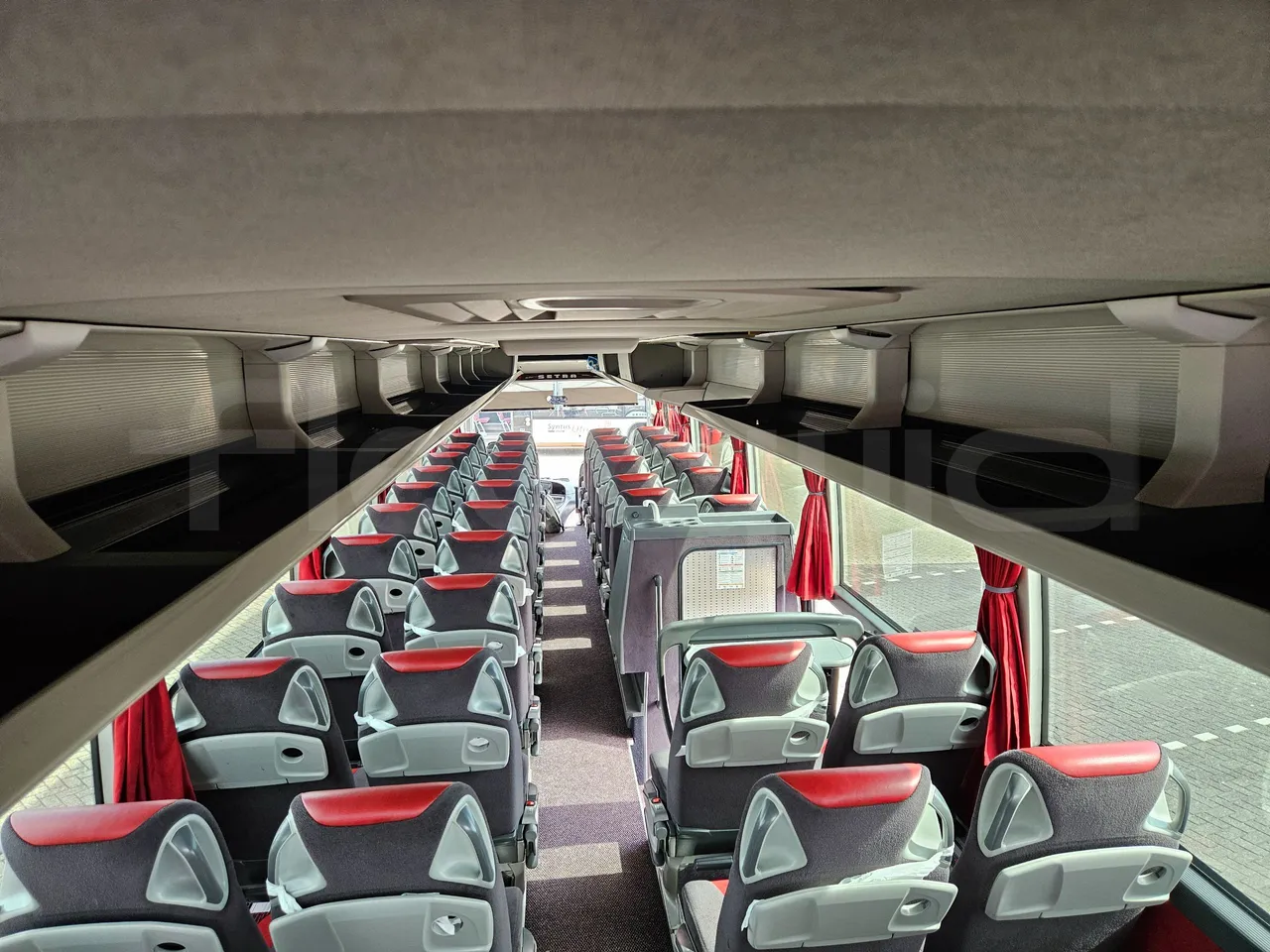 Setra S516 HD/2 - EUR6 - 315kW - 13.12m - overhead compartments photo