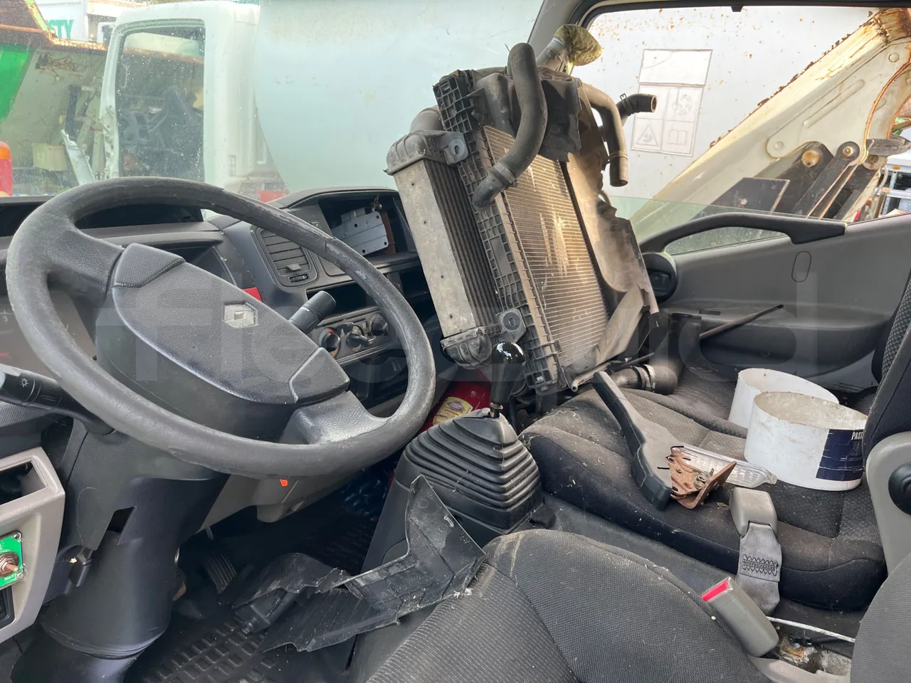 Renault Maxity F241 - Euro5 - 100kW - 4.972mt - buttons panels on