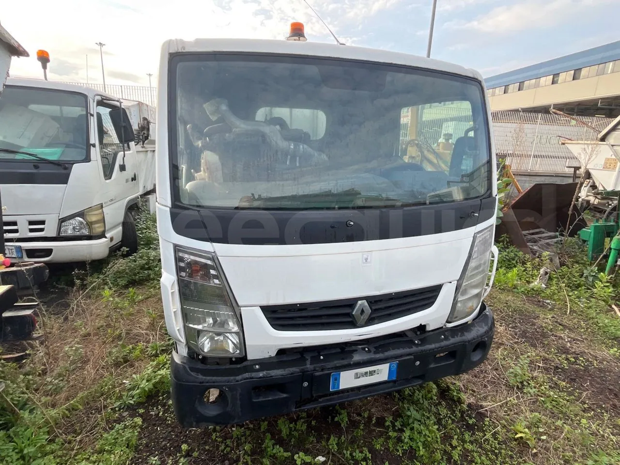 Renault Maxity F241 - Euro5 - 100kW - 4.972mt - front photo