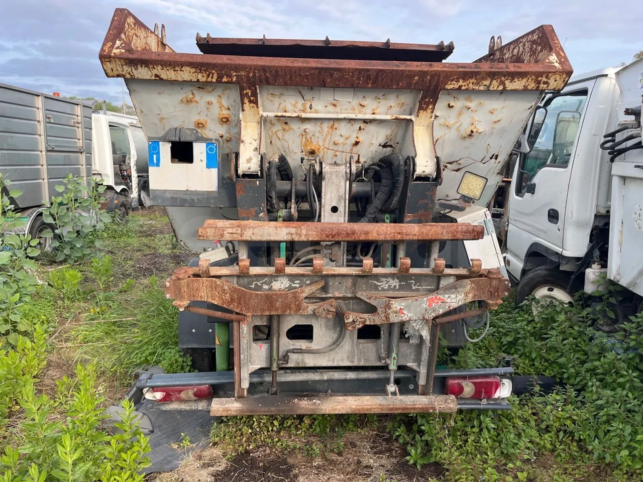 Renault Maxity F241 - Euro5 - 100kW - 4.972mt - rear hatch closed