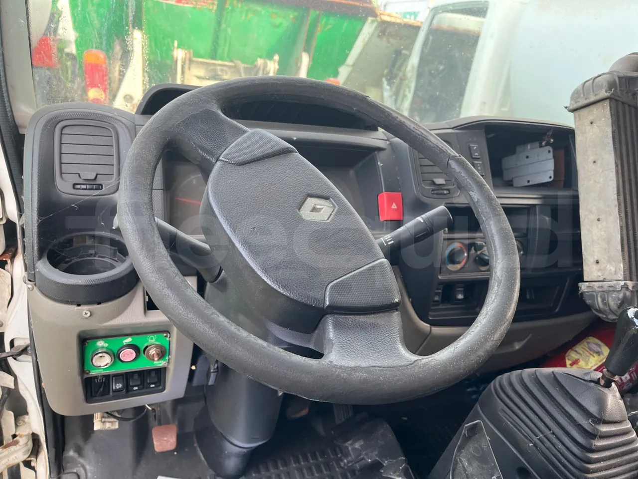 Renault Maxity F241 - Euro5 - 100kW - 4.972mt - steering wheel photo