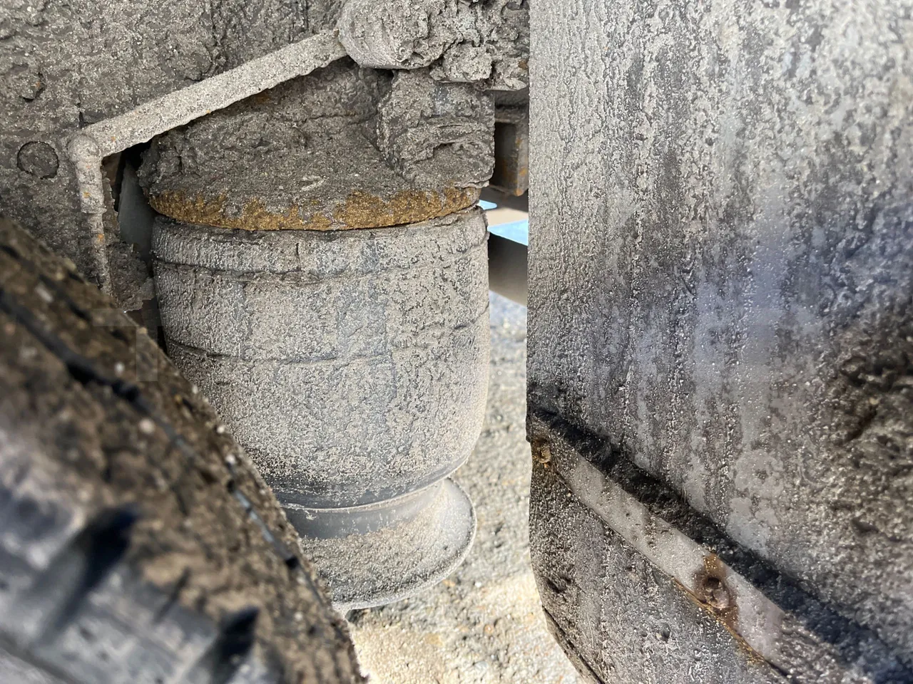 Kutsenits IC HNF-1 - EUR5 - 125kW -8.5m - axel 2 air springs 1 left