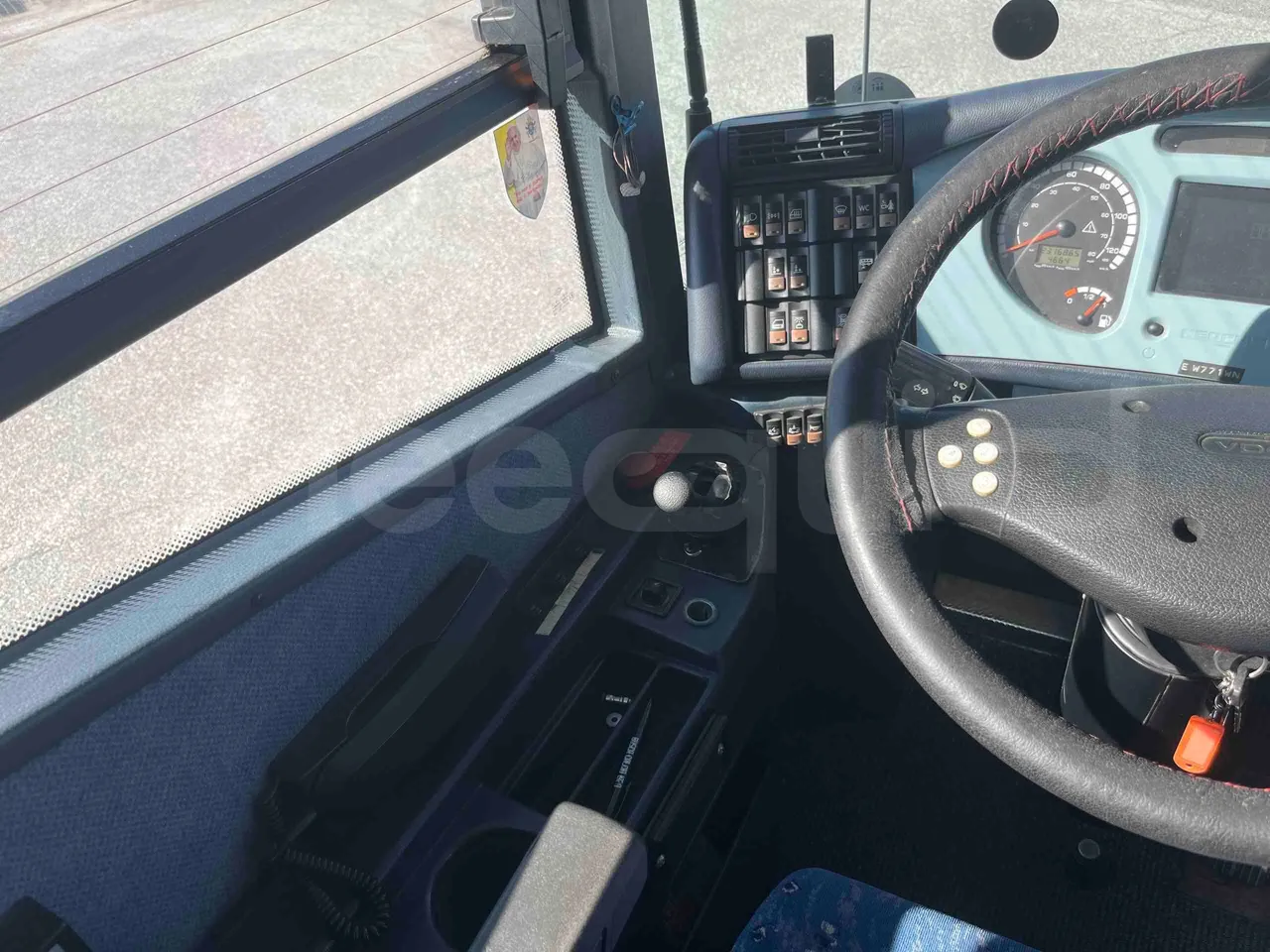 Neoplan 1122/3 L - Euro3 - 390kW - 13.790mt - command unit indicators