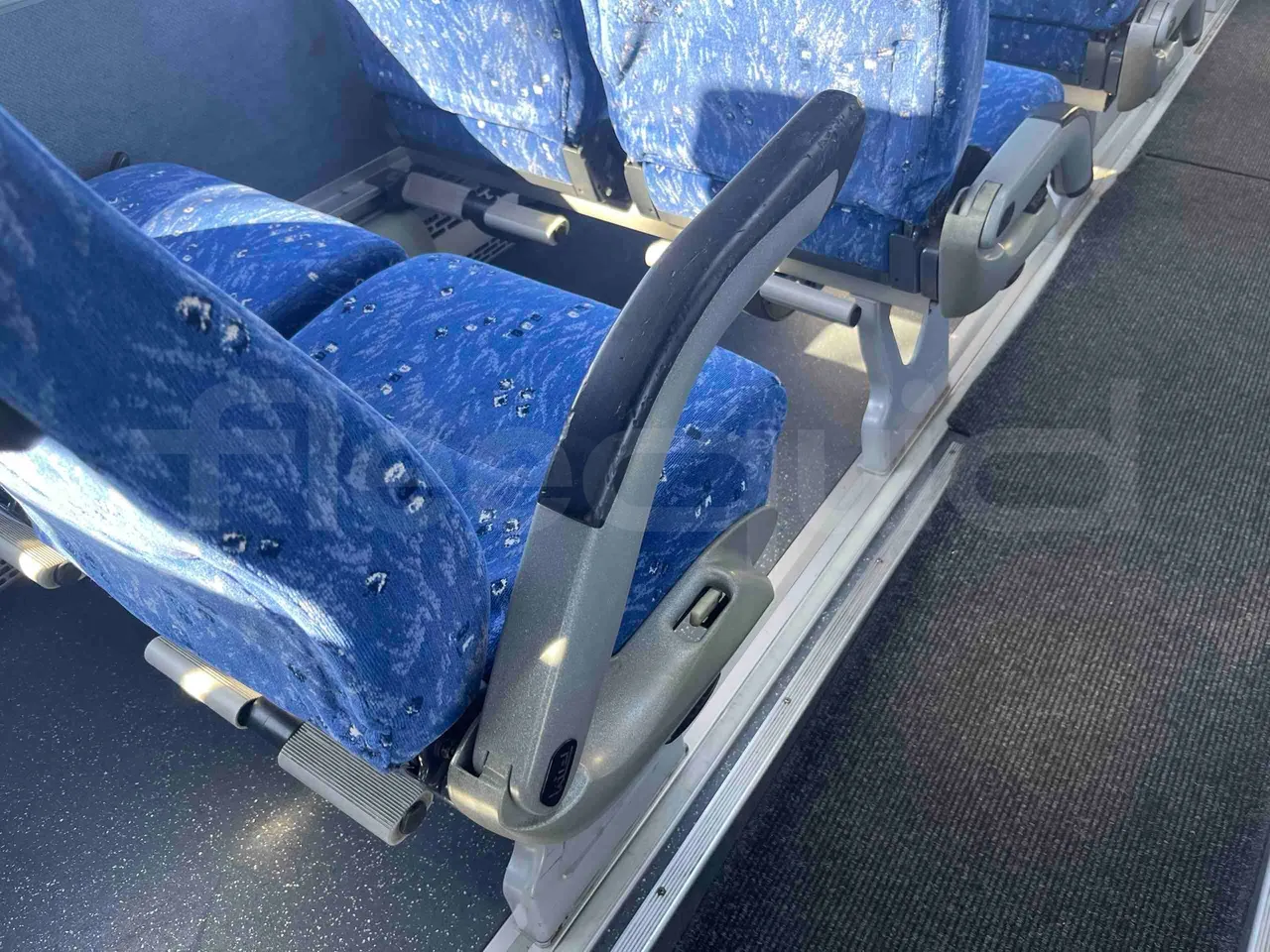 Neoplan 1122/3 L - Euro3 - 390kW - 13.790mt - armrest detail photo