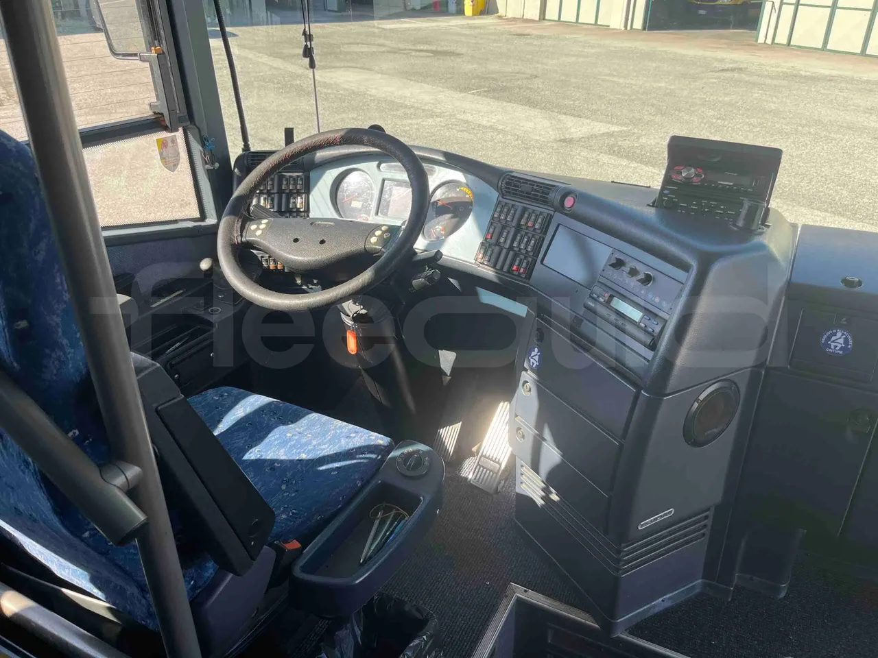 Neoplan 1122/3 L - Euro3 - 390kW - 13.790mt - buttons panels on