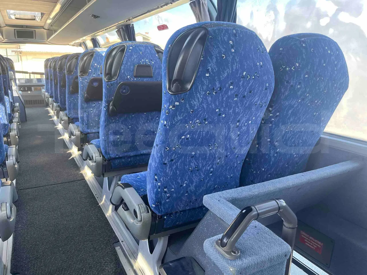 Neoplan 1122/3 L - Euro3 - 390kW - 13.790mt - usb charging detail