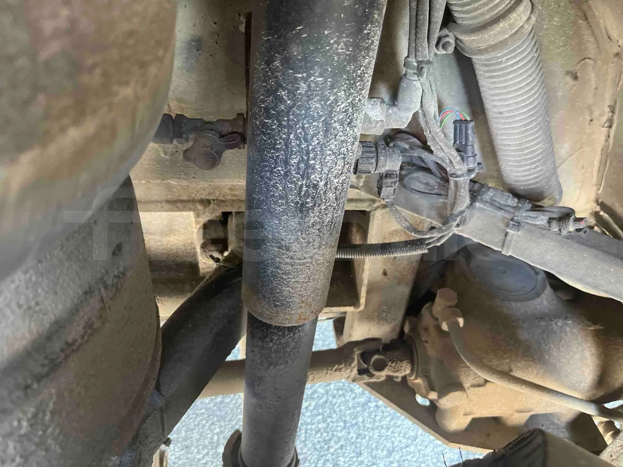 Neoplan 1122/3 L - Euro3 - 390kW - 13.790mt - front shock absorbers left