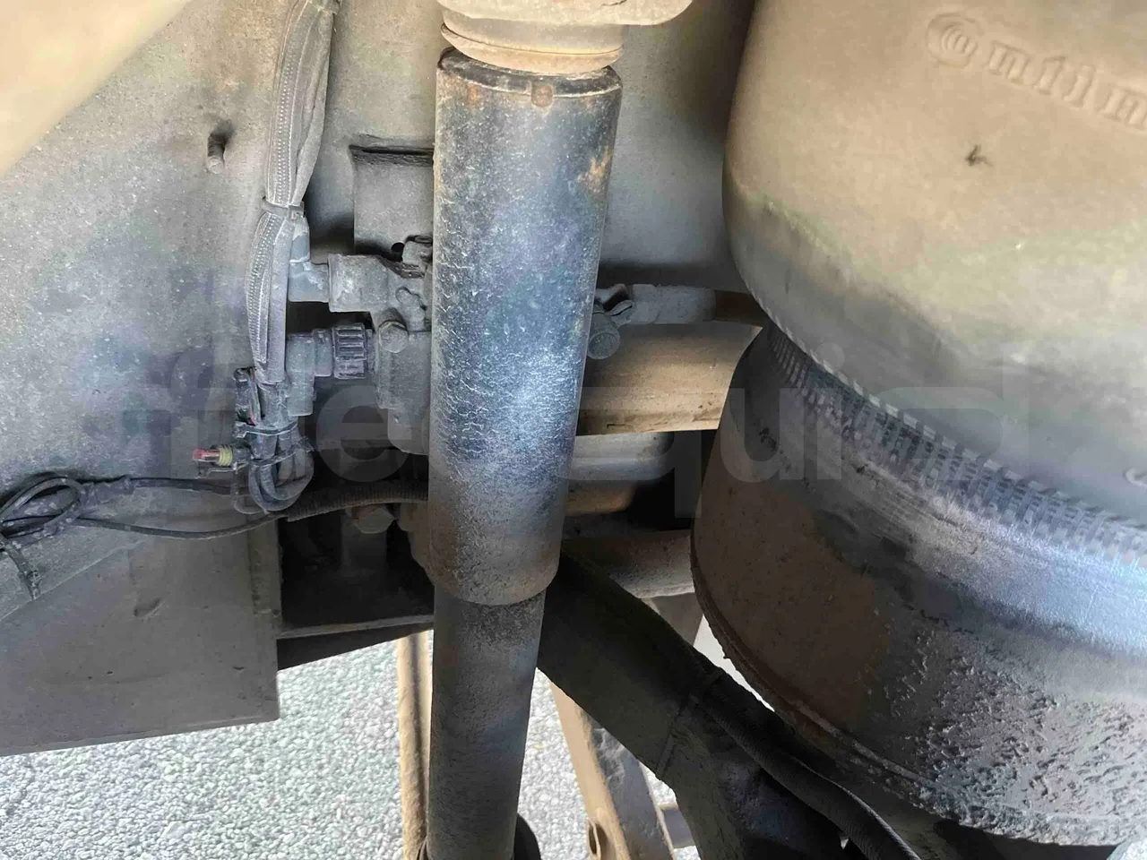 Neoplan 1122/3 L - Euro3 - 390kW - 13.790mt - front shock absorbers right