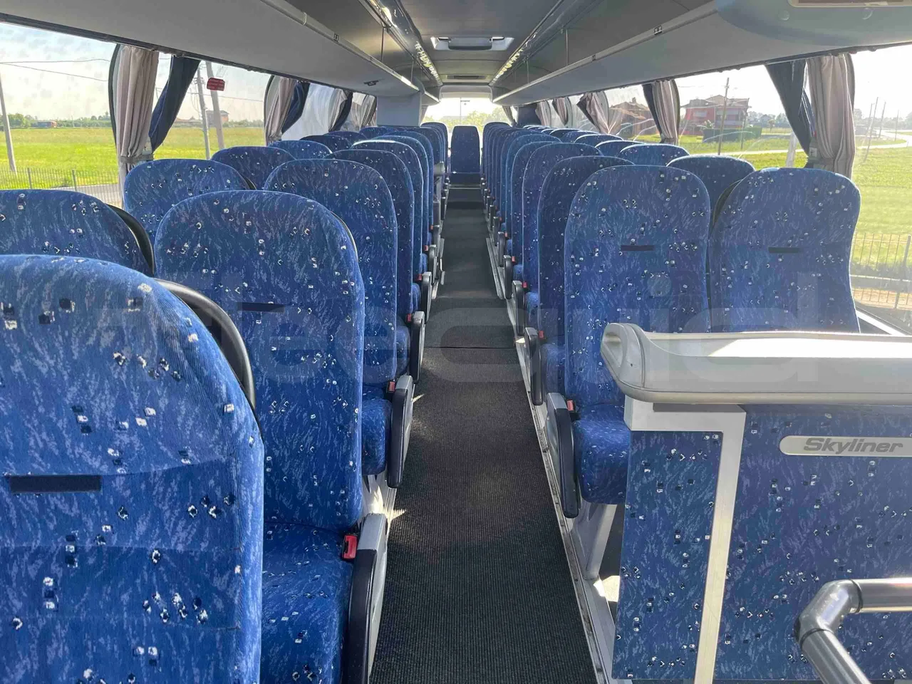 Neoplan 1122/3 L - Euro3 - 390kW - 13.790mt - forward view middle aisle