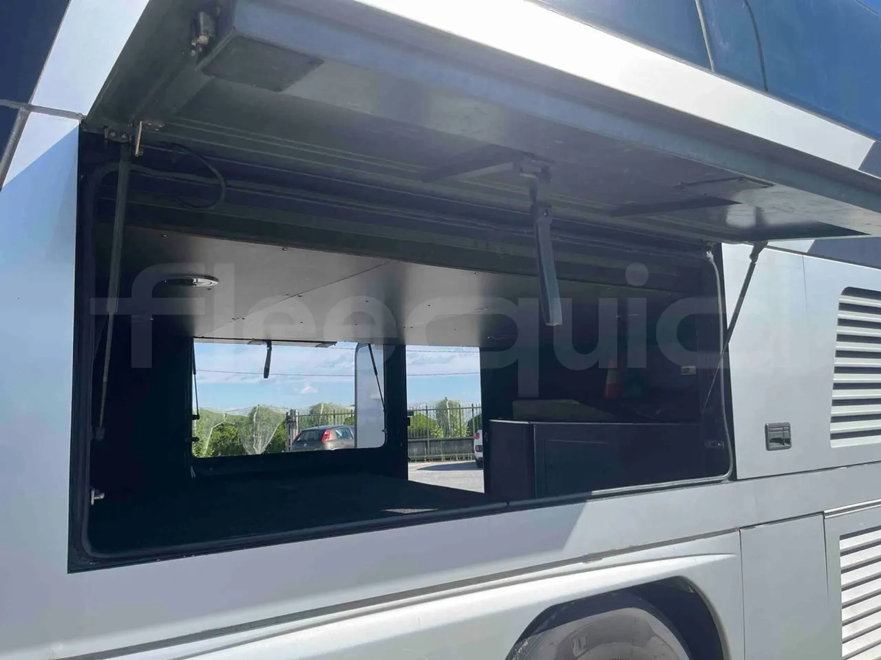Neoplan 1122/3 L - Euro3 - 390kW - 13.790mt - luggage rack photo