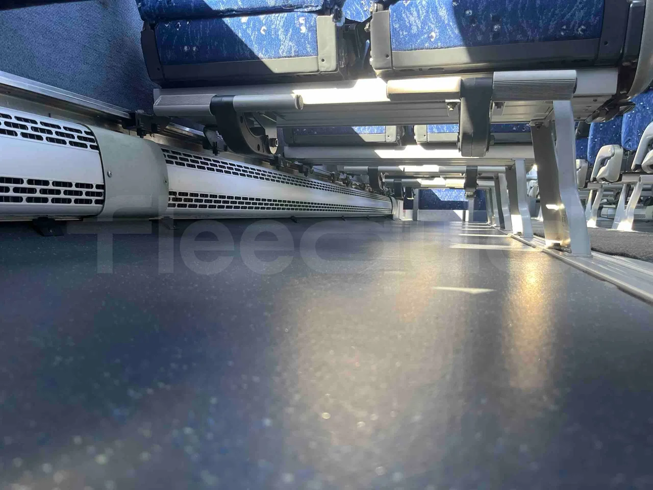 Neoplan 1122/3 L - Euro3 - 390kW - 13.790mt - power outlets detail