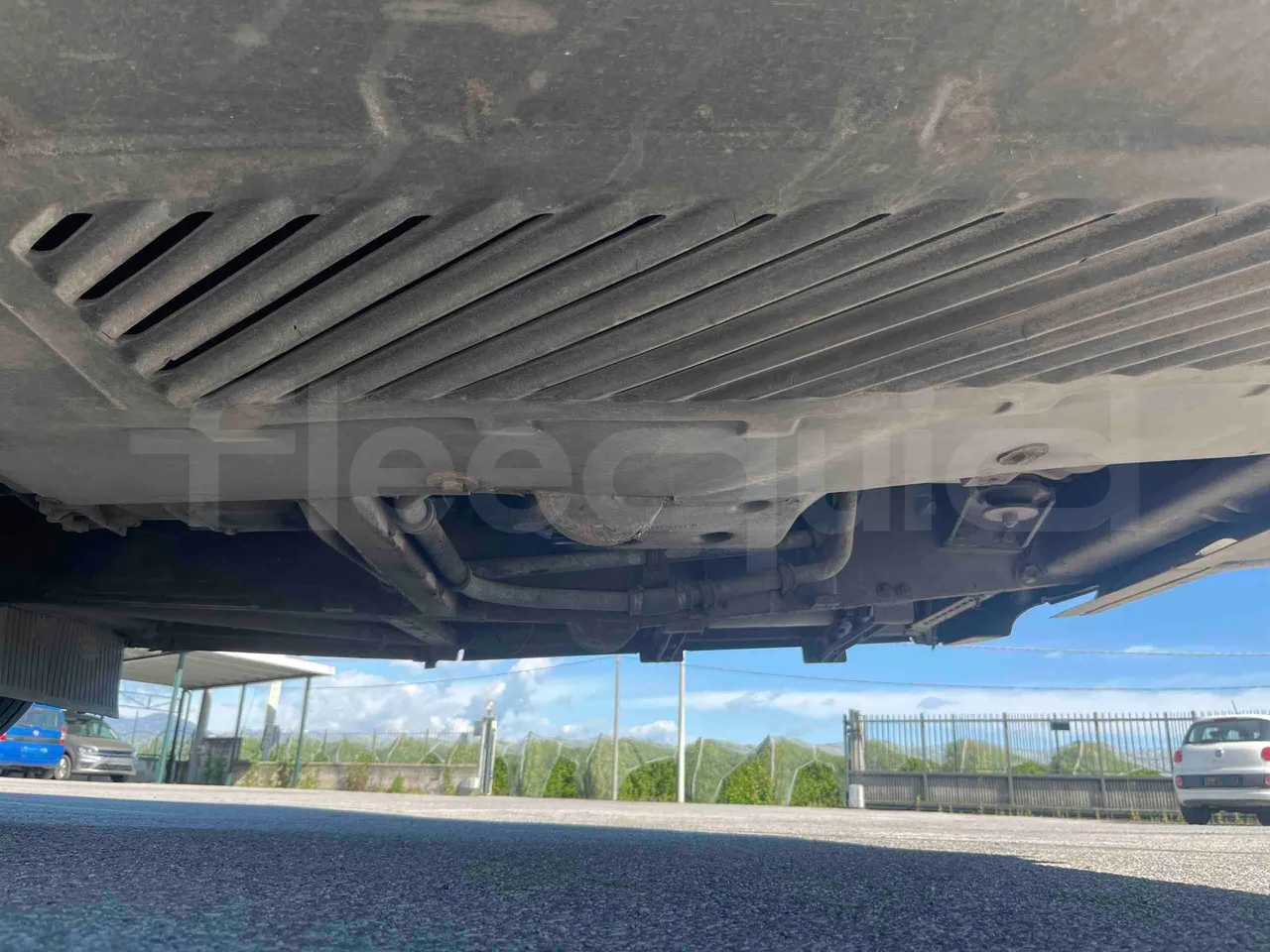 Neoplan 1122/3 L - Euro3 - 390kW - 13.790mt - gearbox plate photo